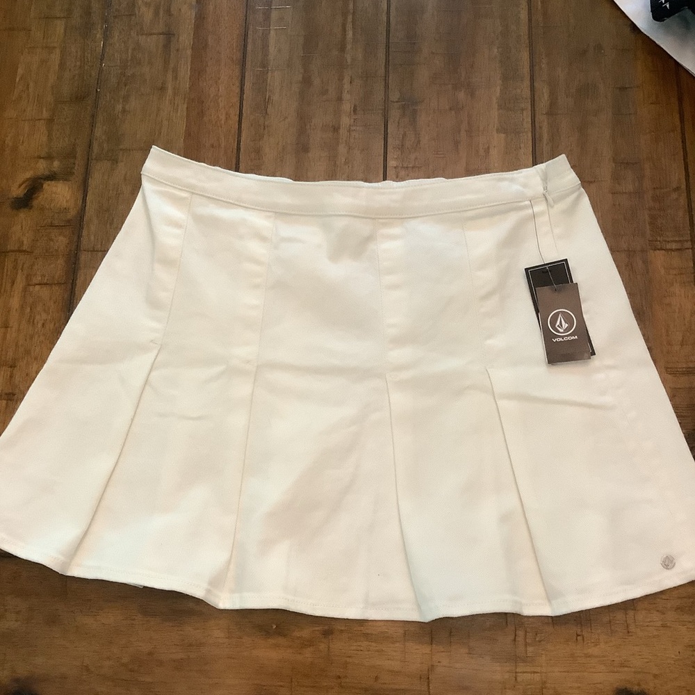 NWT Volcom Coco Pleated Women's Cream Skirt Cotton Sz Large
